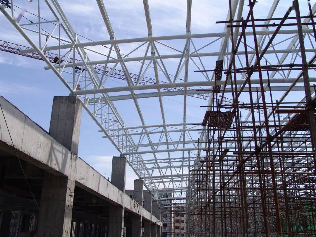 空(kōng)間(jiān)鋼構